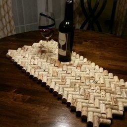 ​Множество идей создания подставок из пробок