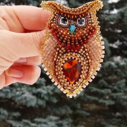 Объёмная совушка из бисера на фетре