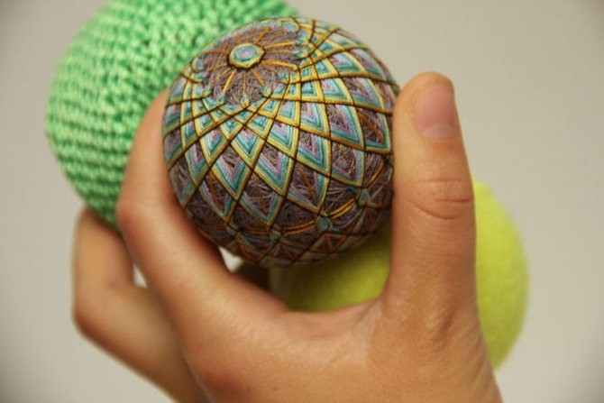 Темари или искусство вышивки на шарах: красота переплетений