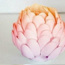 Ваза с декорированием одноразовыми ложками