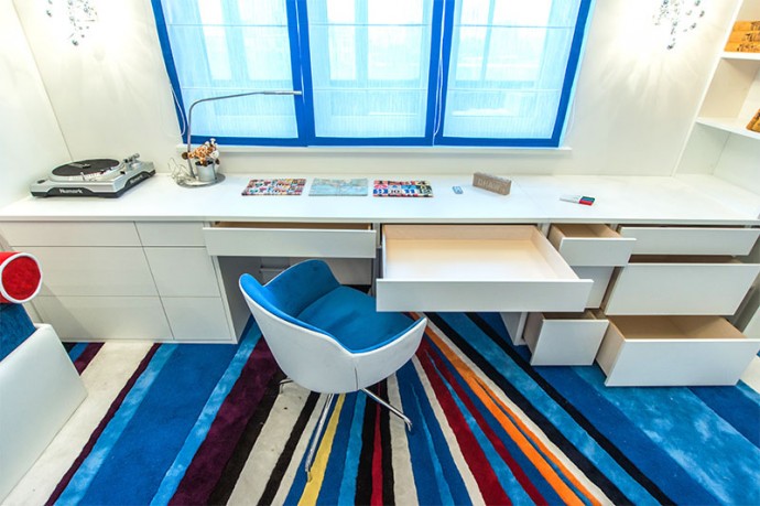 Идеи окон, встроенных в мебель