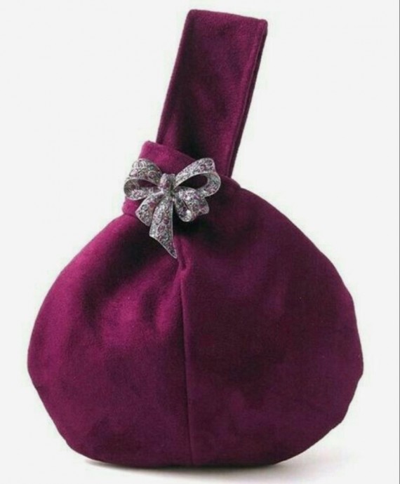 ​Маленькая сумочка на запястье