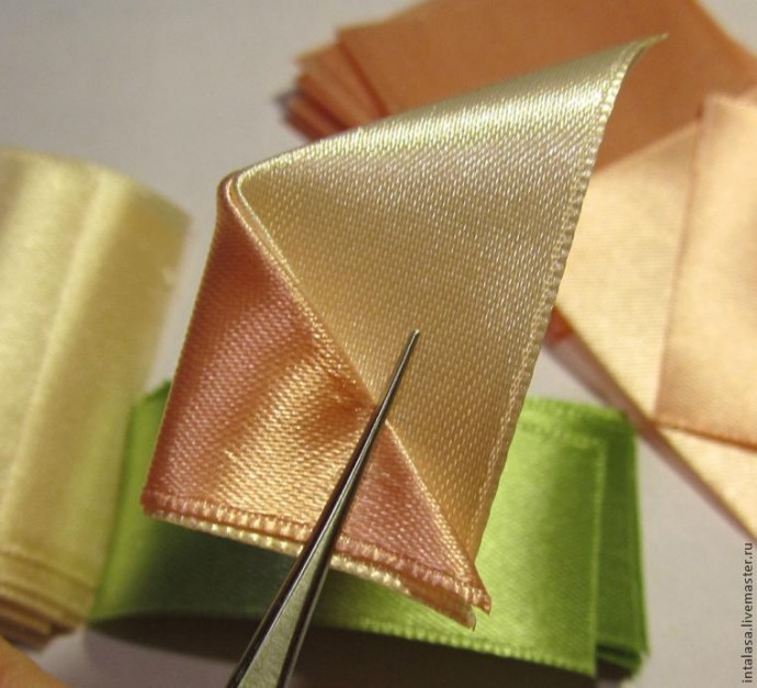 Резиночка для волос канзаши