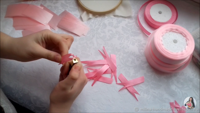 Вышивка пиона атласными лентами