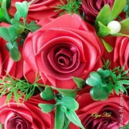 Розы из атласных лент