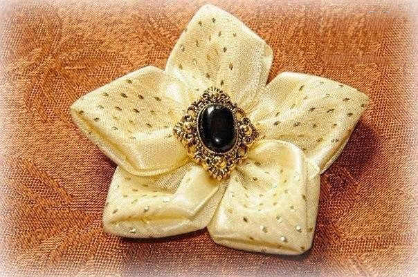 Очень простые цветы из ленты