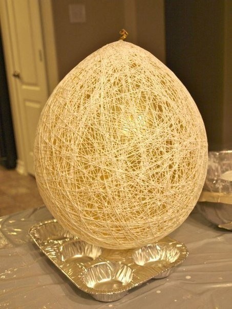 Пасхальное яйцо из ниток и воздушного шарика