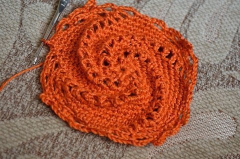 Вяжем крючком квадрат с выпуклой спиралью