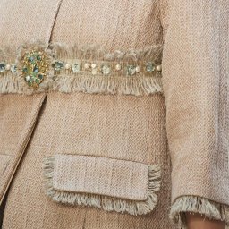 Как украсить жакет из твида в стиле Шанель