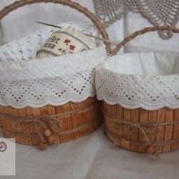 ​Корзинки из деревянных прищепок и пластиковых банок
