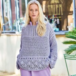 Свободный джемпер из разных ажурных узоров спицами