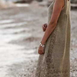 Изящное лёгкое платье льняного цвета