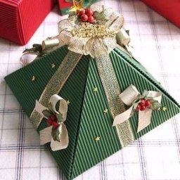 Красивая новогодняя упаковка подарка