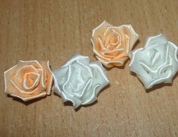 ​Ободочек с маленькими розами в технике канзаши