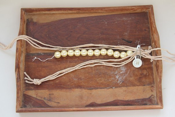 Ожерелье из верёвки и бусин
