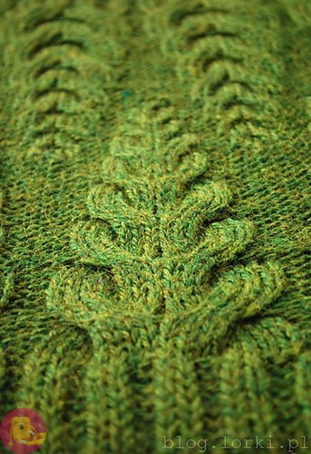 Теплый снуд, связанный с любовью