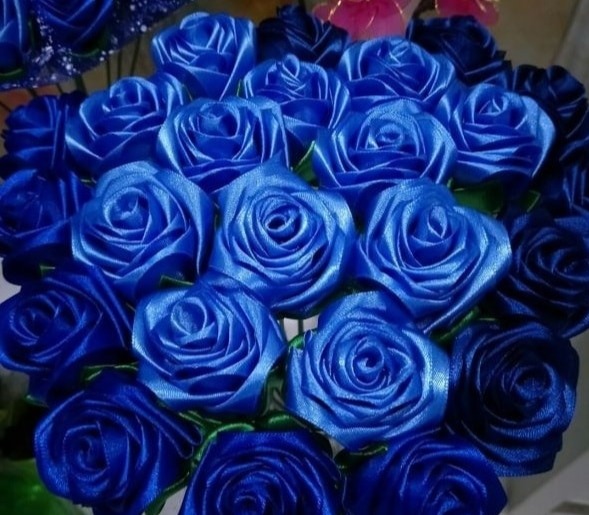 ​Букет синих роз из атласных лент своими руками