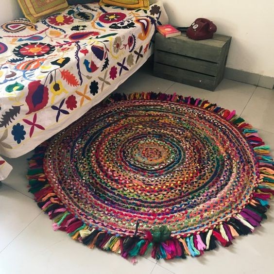 Яркие плетеные коврики