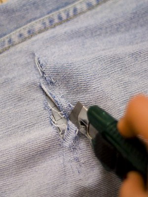 Красиво порезать джинсы: мастер-класс