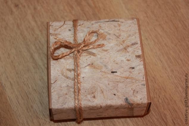 Крафтовая подарочная коробка