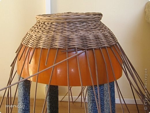 Ваза из газетных трубочек