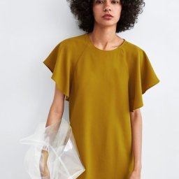 Милое женское платье с летящими рукавами