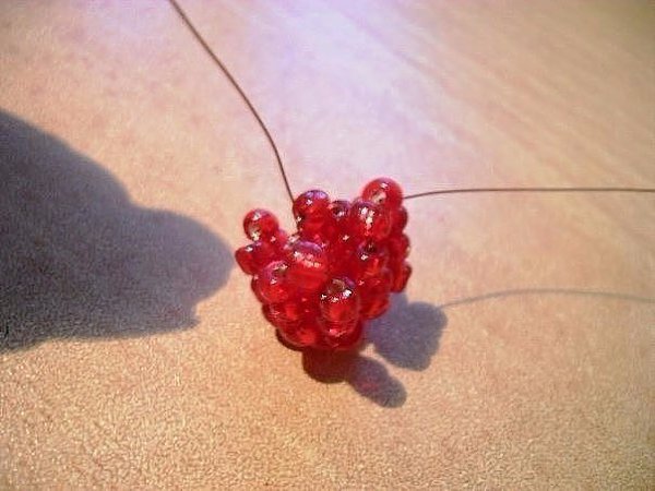Земляника из бисера