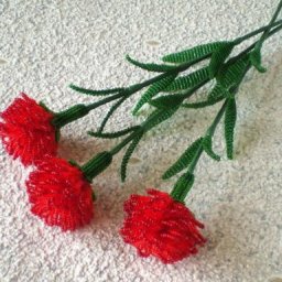 Гвоздика из бисера