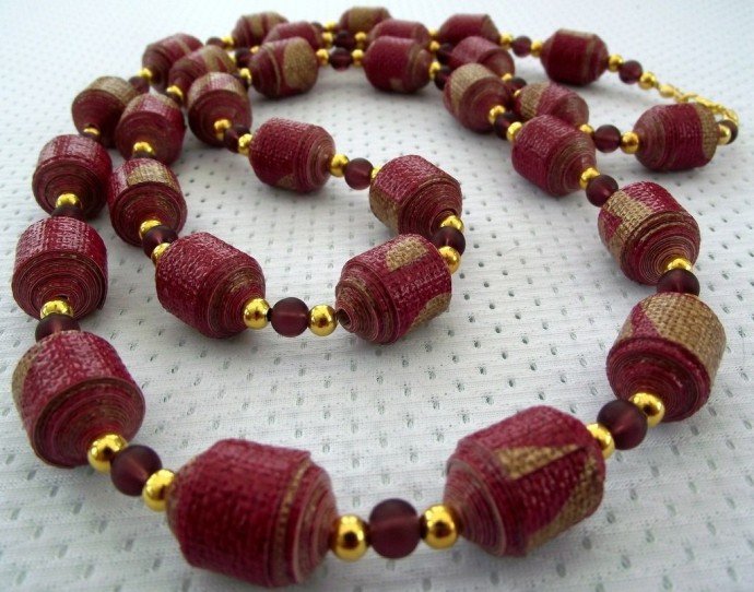 Украшения из бумажных бусин