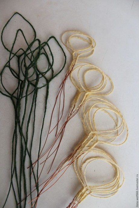 Шикарное колье с розой из войлока