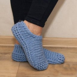 ​Следки тапочки на двух спицах из толстой пряжи