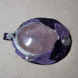 Создаем овальный кулон из кожи и кабошона