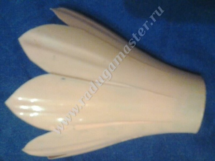 Крокусы из пластиковых бутылок