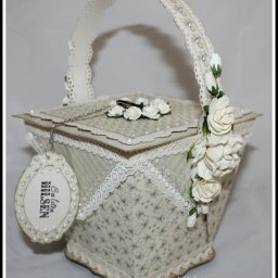 Подарочная корзинка из плотного картона