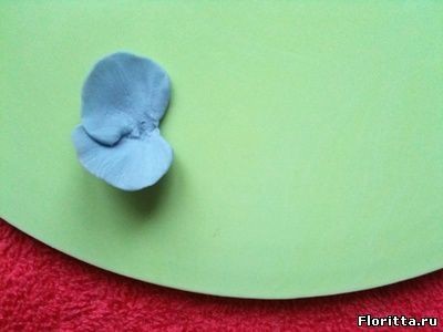 Анютины глазки из холодного фарфора: мастер-класс