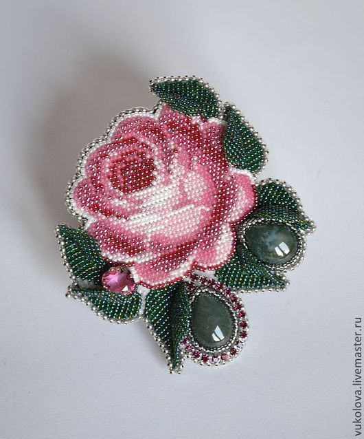 Броские аксессуары с розами