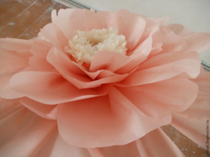 Цветок из бумаги тишью