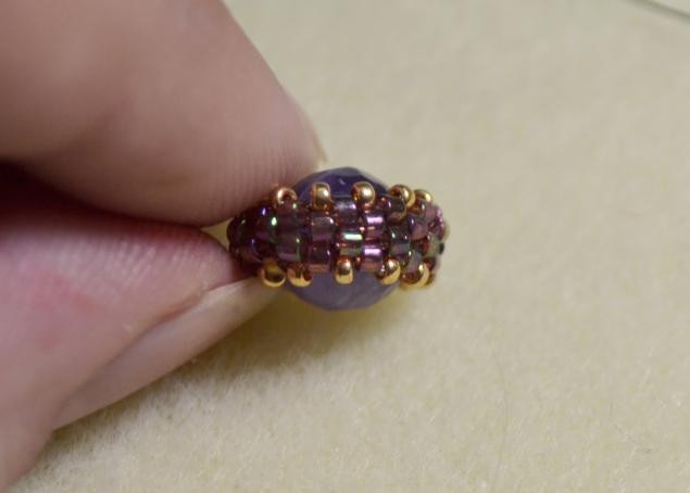 Оплетение бусины бисером