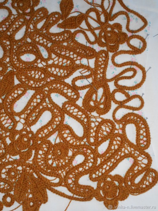 Жилет в технике шнуркового кружева