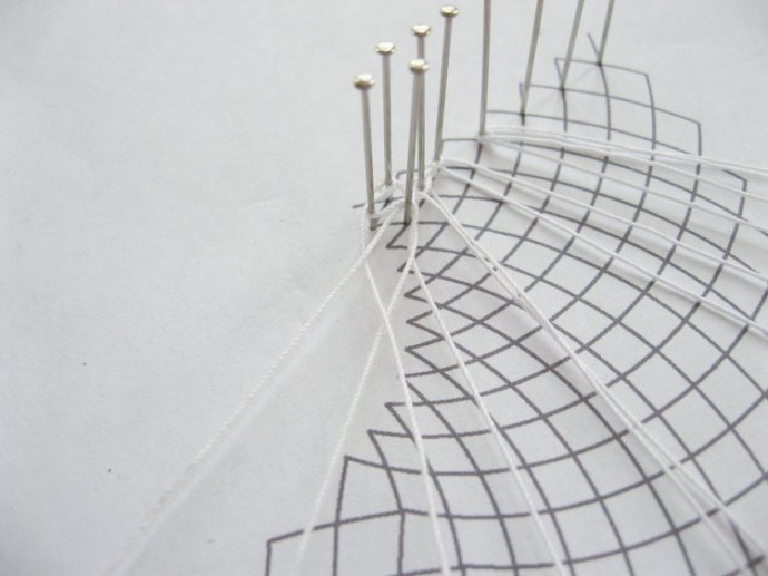 ​Плетение кружева на коклюшках