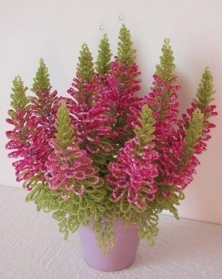 Красивая композиция из бисера на проволочном каркасе Красивая композиция из бисера на проволочном каркасе