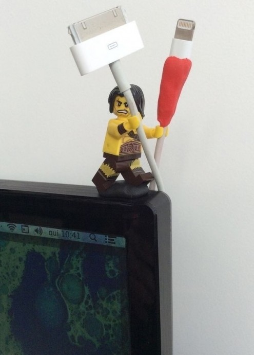 Держатели для проводов из конструктора "Лего"