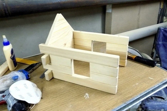 Красивая кормушка для птиц своими руками