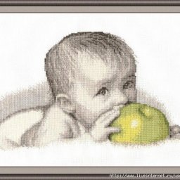 ​Малыш и яблоко