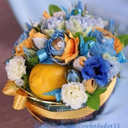 Композиция из конфет и чая