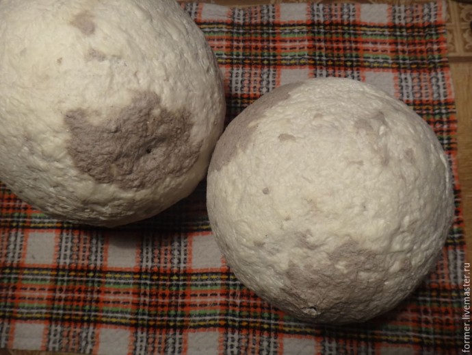 Большой декоративный шар из папье-маше