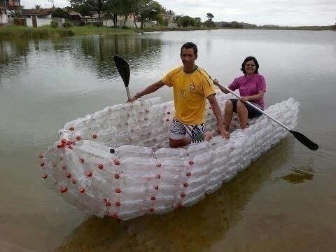 Лодка из пластиковых бутылок