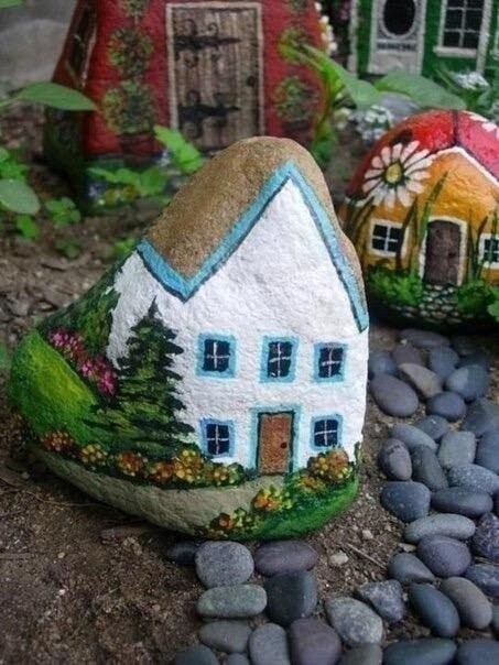 ​Рисуем домики на камнях