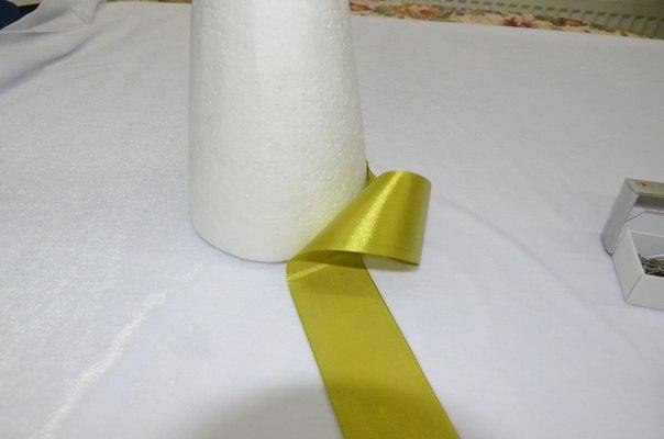 Ёлочка из атласной ленты