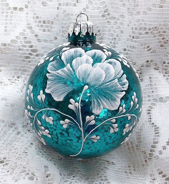 Ёлочные игрушки с росписью ручной работы
